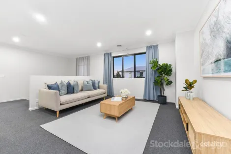 Property photo of 27 Crosswater Boulevard Clyde North VIC 3978
