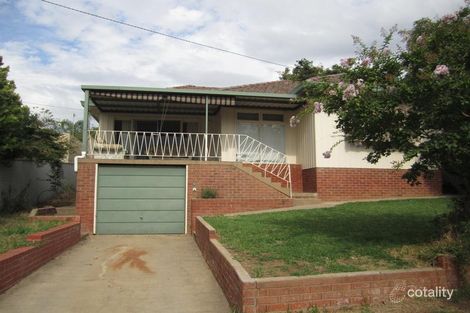 Property photo of 19 Marama Parade Mount Austin NSW 2650
