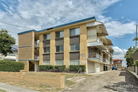 Property photo of 2/207 Cavendish Road Coorparoo QLD 4151