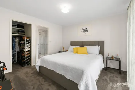 Property photo of 63 Strathavan Drive Berwick VIC 3806
