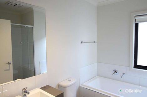 Property photo of 10 Llano Circuit Berwick VIC 3806