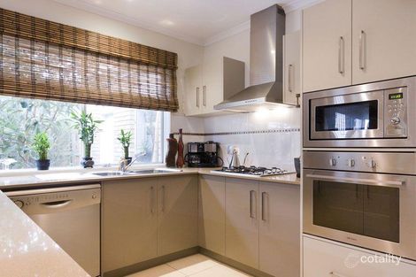 Property photo of 11 Fallingwater Drive Pakenham VIC 3810