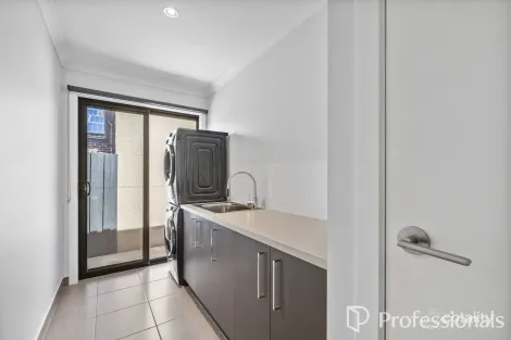 Property photo of 10 Phoenix Grove Fraser Rise VIC 3336