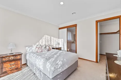 Property photo of 44 Sandpiper Drive Taylors Lakes VIC 3038