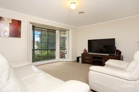 Property photo of 17 Bentley Way Mill Park VIC 3082