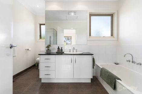 Property photo of 27 Allen Drive Mount Eliza VIC 3930
