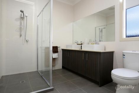 Property photo of 22 Bayleaf Street Berwick VIC 3806