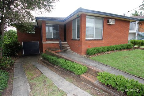 4 Berry Ave, Green Point, NSW 2251