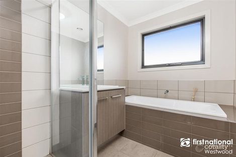 Property photo of 1 Basinview Drive Tarneit VIC 3029