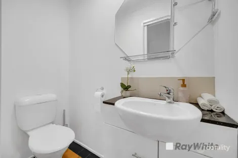 Property photo of 1 Banyalla Drive Cranbourne West VIC 3977