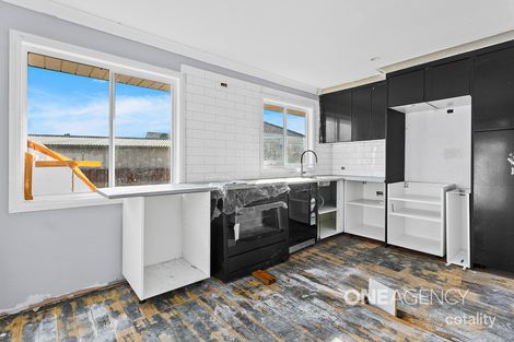 Property photo of 42 Eleebana Crescent Koonawarra NSW 2530