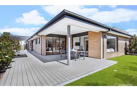 Property photo of 16 Lucinda Lane Cranbourne North VIC 3977