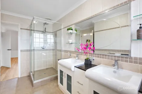 Property photo of 2 Queenscliff Court Kallaroo WA 6025
