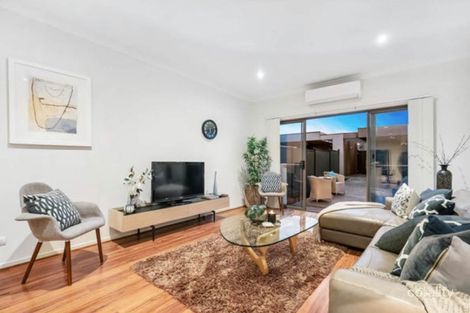Property photo of 14 Andover Lane Craigieburn VIC 3064