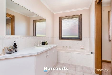Property photo of 92 Quarry Hills Drive Berwick VIC 3806