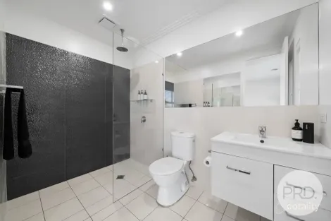 Property photo of 14 Marylands Way Bourkelands NSW 2650