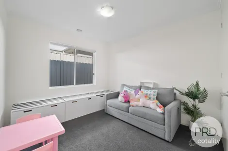 Property photo of 14 Marylands Way Bourkelands NSW 2650