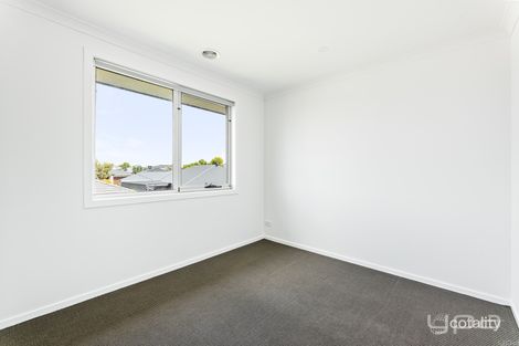 Property photo of 14 Laysan Crescent Werribee VIC 3030