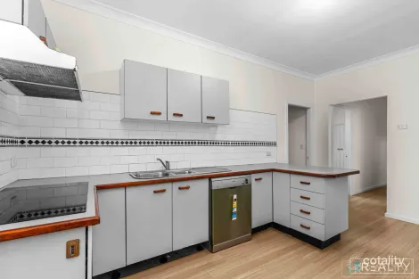 1 Swan St, Marks Point, NSW 2280