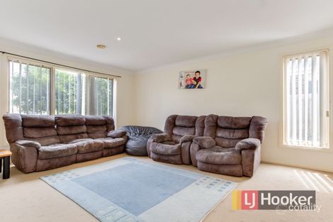 Property photo of 24 Grice Quadrant Pakenham VIC 3810