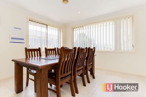 Property photo of 24 Grice Quadrant Pakenham VIC 3810