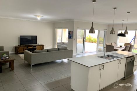 Property photo of 13 Positano Crescent Yangebup WA 6164