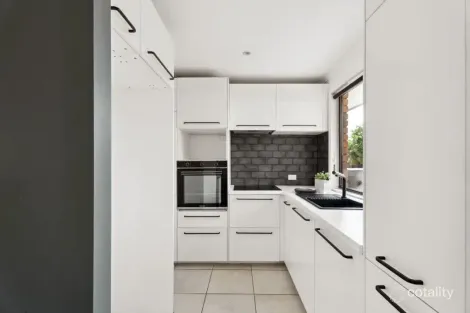 Property photo of 11 Lakeside Court Torquay QLD 4655