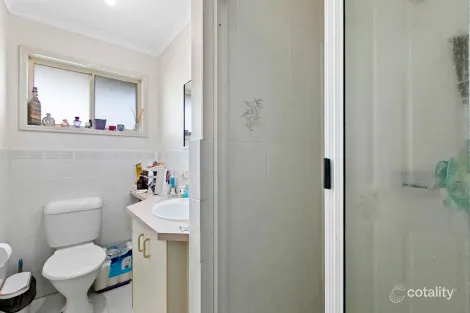Property photo of 17 Thornbill Drive Eli Waters QLD 4655