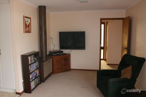 Property photo of 14 Vansittart Crescent Kambah ACT 2902