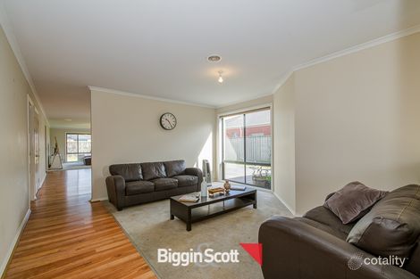 Property photo of 7 Violet Way Cranbourne VIC 3977