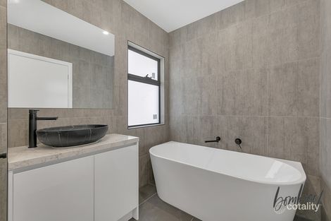Property photo of 6 Bowenia Avenue Craigieburn VIC 3064