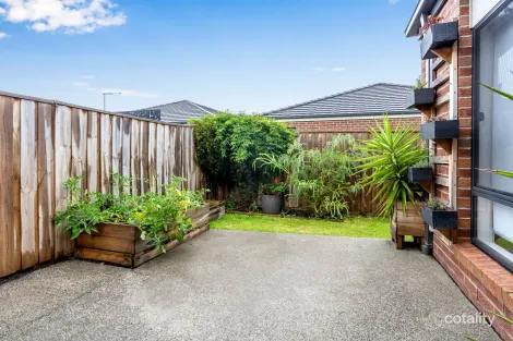 Property photo of 15 Haniper Grove Werribee VIC 3030