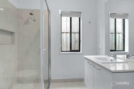 Property photo of 15 Haniper Grove Werribee VIC 3030