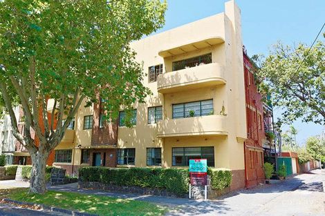 1/2 Dickens St, Elwood, VIC 3184
