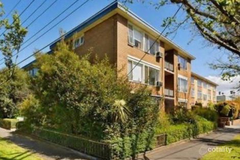 10/2 Dickens St, Elwood, VIC 3184