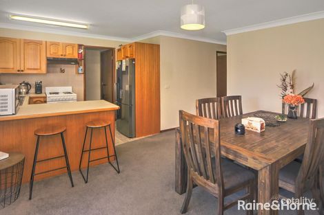 Property photo of 10 Alverstoke Close Bomaderry NSW 2541