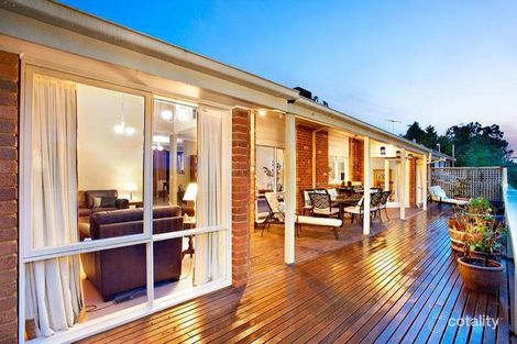 35 Maroong Dr, Research, VIC 3095