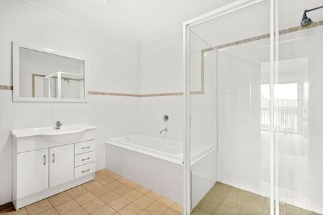Property photo of 2/11 Park Road Bellambi NSW 2518