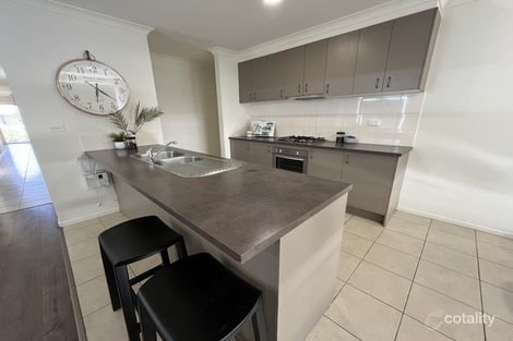 Property photo of 1 Hawkbit Place Brookfield VIC 3338