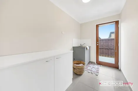 Property photo of 28 Oleander Parade Mickleham VIC 3064