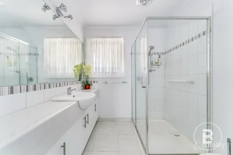 Property photo of 5 Grantham Terrace Kangaroo Flat VIC 3555