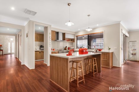 Property photo of 10 Maplewood Court Cranbourne North VIC 3977