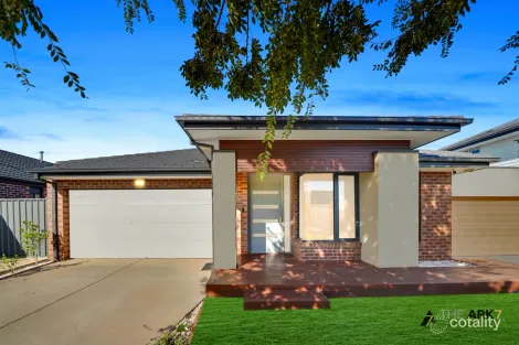 4 Roehampton Dr, Strathtulloh, VIC 3338