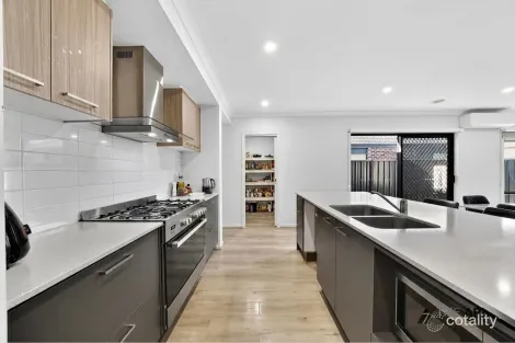 Property photo of 4 Roehampton Drive Strathtulloh VIC 3338