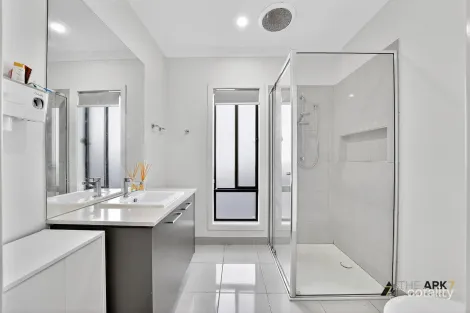 Property photo of 4 Roehampton Drive Strathtulloh VIC 3338