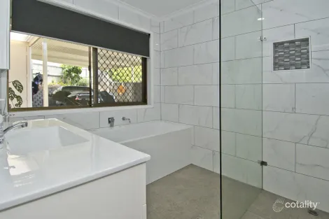 Property photo of 10 Berri Place Helensvale QLD 4212