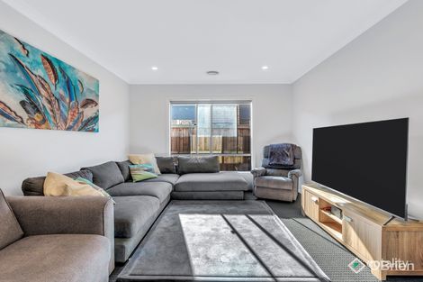 Property photo of 30 Botany Way Cranbourne East VIC 3977