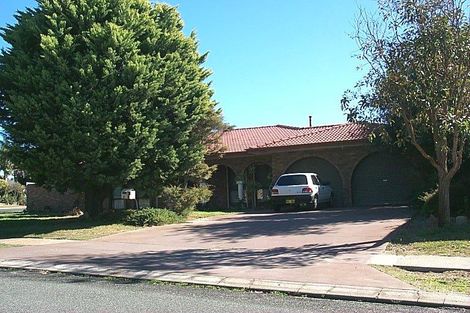 4 Rosebury Ave, Alexander Heights, WA 6064