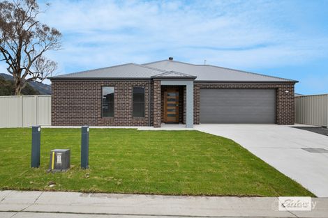 Property photo of 11 Tweed Way West Wodonga VIC 3690