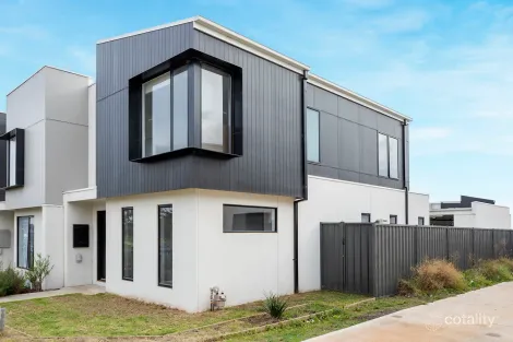 Property photo of 11 Roehampton Drive Strathtulloh VIC 3338